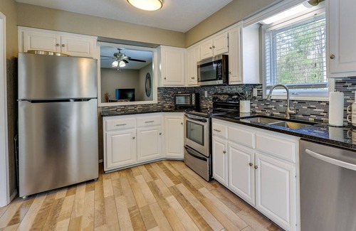 Bella Vista House | Bella Vista Townhome w/Deck Near Back 40 Trails!