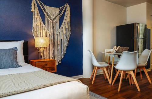 North Bay Village Apartment | Bella Vista - Water views Pool and Parking
