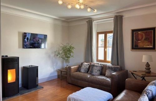 Bagneres-de-Luchon Villa | Belle maison de ville au centre de Luchon, à 200m des Télécabines !