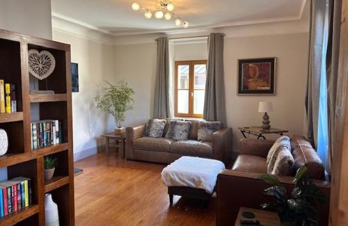 Bagneres-de-Luchon Villa | Belle maison de ville au centre de Luchon, à 200m des Télécabines !