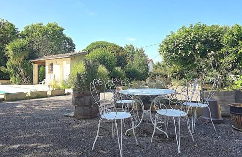 Mas-Grenier House | Belle maison Mas Grenier - 14 personnes - 11 lits - Piscine privée - Grand jardin - Jeux enfants - Parking gratuit sur place