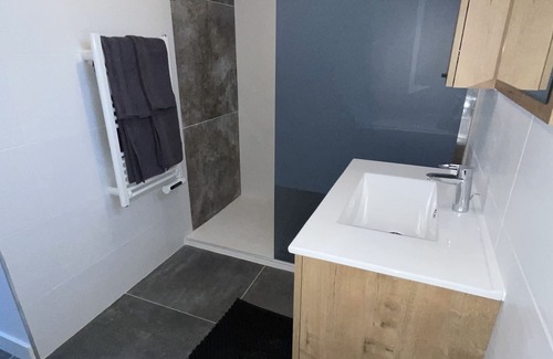 Le Bourg House | Belle Villa à 10 min des Plages, Rénovée et Cosy