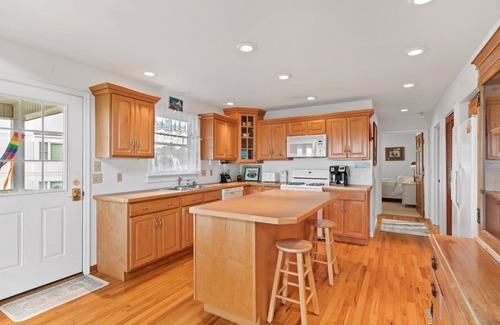 Chincoteague House | Belle Vue - Waterfront with Lighthouse Views!