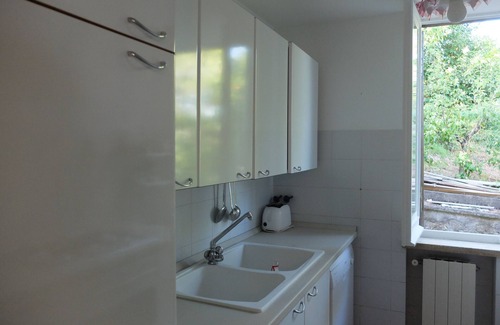 Velletri Cottage | Bellevue, home in the green