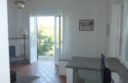 Velletri Cottage | Bellevue, home in the green