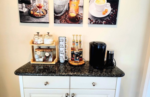 Belmont Shore House | Belmont Beach House 6 Doors From the Beach, 2 Blocks from Trendy 2nd Street