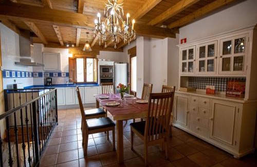 Tobera Ski Chalet | Belvilla by OYO Casa Rural Poza de la Torca II