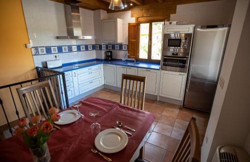 Tobera Ski Chalet | Belvilla by OYO Casa Rural Poza de la Torca II