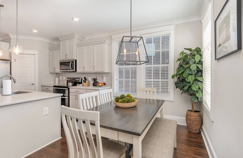 West End Cottage | Belwood Manor-across From Parthenon-5 Min Broadway