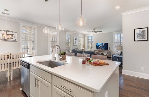 West End Cottage | Belwood Manor-across From Parthenon-5 Min Broadway