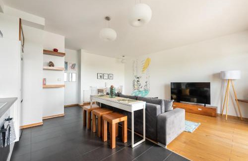 Bemowo Apartment | Bemowo Kocjana 2-Bedroom Apartment by BookingHost