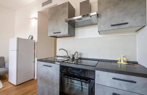 Municipio 1 Apartment | Benjamin House with Private Parking