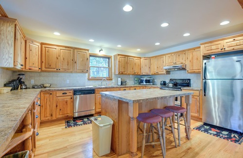 Benton Cottage | Benton Home on 50 Acres w/Private Deck & Views!