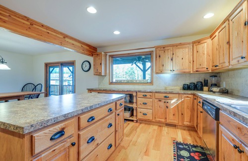 Benton Cottage | Benton Home on 50 Acres w/Private Deck & Views!