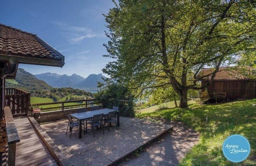 Talloires-Montmin Apartment | Bergerie – Loft Apartment with Panoramic Lake & Mountain Views