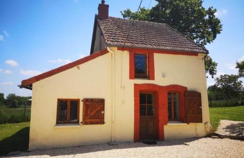 Durdat-Larequille House | Bergerie rénovée avec piscine partagée, animaux acceptés, proche Néris-Les-Bains - FR-1-489-411