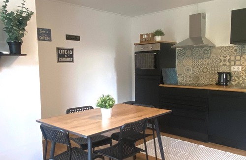 Grafenbach Apartment | Bergluft TOP 3 Modern Apartment with 2 bedrooms - Wi-Fi, Parking & 24h Check-in