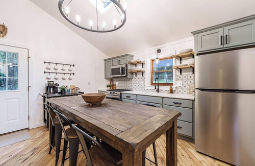 Tolland House | Berkshires Cabin: Lake Beach Hot Tub - TheWildeBNB