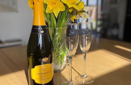 Withernsea House | BeRo Bungalow with a hot tub & a large garden!