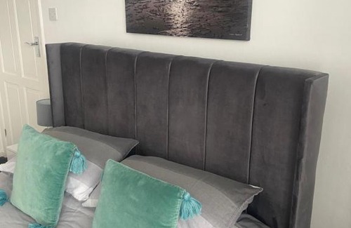 Withernsea House | BeRo Bungalow with a hot tub & a large garden!