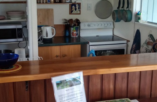 Waikanae Cottage | Beside the lagoon - Waikanae Beach