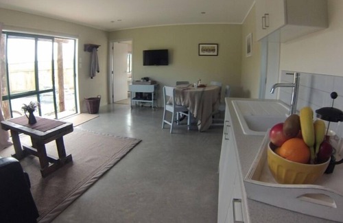 Puketapu Cottage | Bespoke guest house - stylish rural retreat