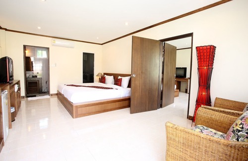 Cherngtalay Resort | Best Budget Hotel in Bang Tao Beach, 100 Meters Away from the Beach.