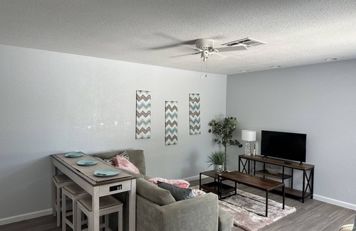 Sunrise Manor House | Best Choice - 6 miles to Fremont - 9 miles to Strip