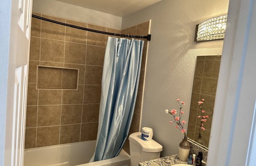 Sunrise Manor House | Best Choice - 6 miles to Fremont - 9 miles to Strip
