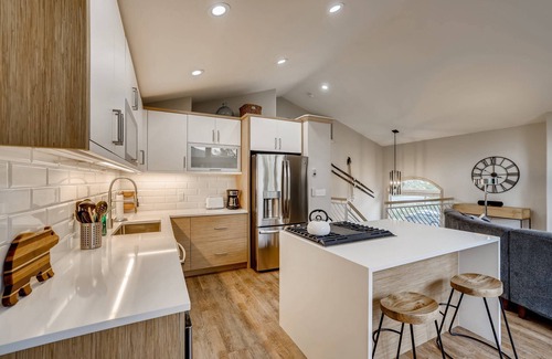 The Reserve House | Best Deck Views of Mt. Royal in Frisco! Beautiful Townhome Newly Remodeled - Modern Style & Comfort.