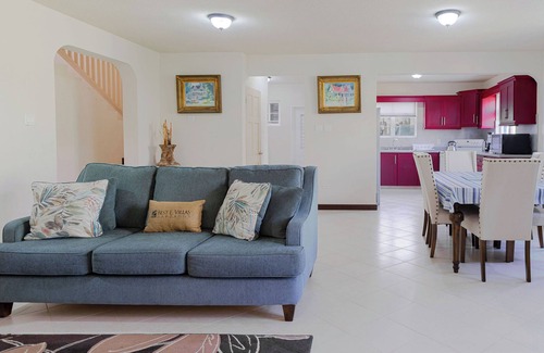 Ridgeway Apartment | Best E Villas St Silas St James. Spacious 3 Bedroom Town House near Golf Course.