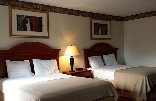 Campbelltown Hotel | Best Find! 3 Budget-Friendly Units, Offers FREE Breakfast & FREE Parking!
