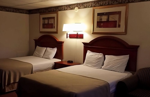 Campbelltown Hotel | Best Find! 3 Budget-Friendly Units, Offers FREE Breakfast & FREE Parking!