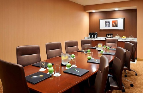 West Dundee House | Best Find! Pool, Pets Allowed, FREE Parking, Minutes to Intra Sports Complex!