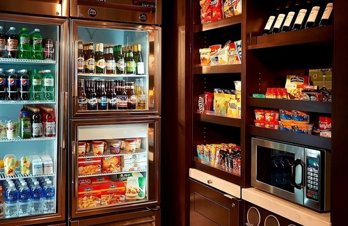 West Dundee House | Best Find! Pool, Pets Allowed, FREE Parking, Minutes to Intra Sports Complex!