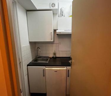8th Arrondissement Apartment | Best Inn Studio Ponthieu Paris