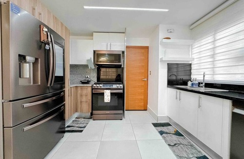 Renacimiento Apartment | @Best Location 3BR 3.5BA AC Gymnn