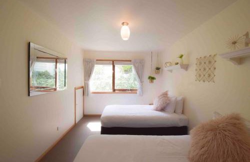 Glebe House | Best Location in Hobart! Luxury 4 bedroom with stunning views