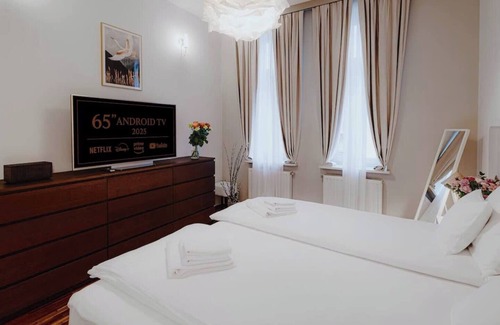 City Centre Apartment | Best location! Near Castle, River & Main Sqr, 2x4K; Free guarded car parking