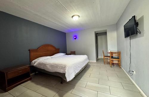 Greater Grand Crossing Hotel | Best Motel By OYO Chicago I-90