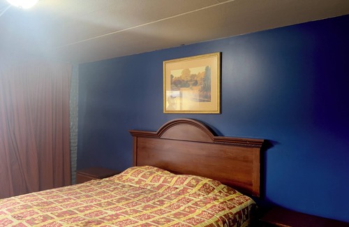 Woodlawn Hotel | Best Motel By OYO Chicago I-90