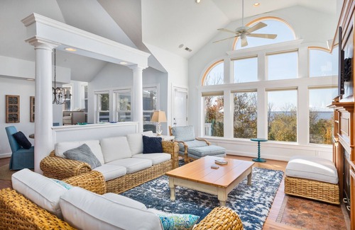 Monteray Shores House | Best of Both Worlds! Currituck Sound/Whalehead Beach.