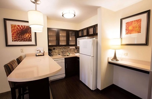 Gateway Hotel | Best Place to Stay in Austin! Free Breakfast, Outdoor Pool, Pets Allowed!
