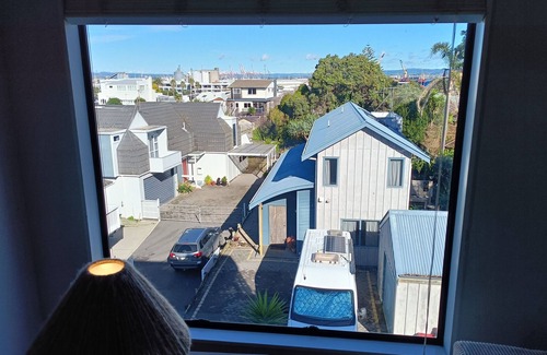 Mount Maunganui House | Best position in Mt Maunganui, quiet yet central. 300 m from beach & Pilot Bay