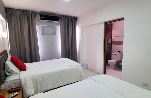 San Carlos Bed & Breakfast | Best Price Balcony & 5 minutes walk Boca Chica Beach