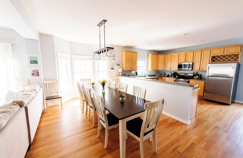 Ridge St. House | Best Sleeping & Gathering Home by Downtown and UVA