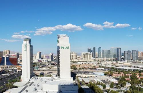 Las Vegas House | Best Strip City Views Balcony Suite No Resort Fee