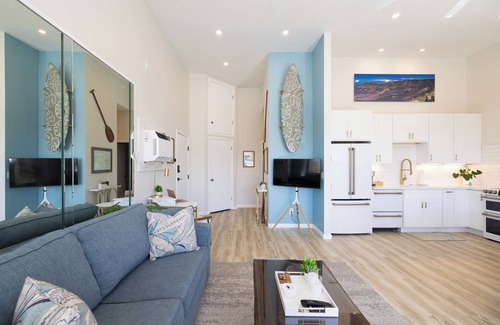 Kihei Condo | Best unit on property! Modern, Ocean Views! Beach, Pool, Whales! Video Tour!