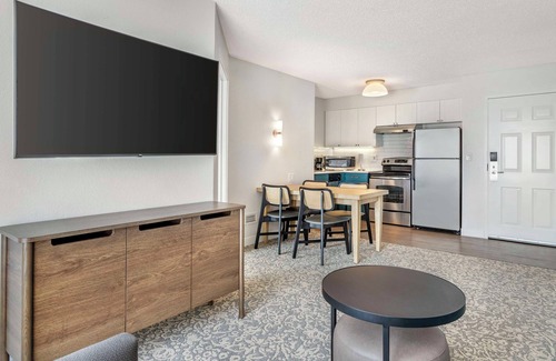 Downtown San Antonio Hotel | Best Value, Quality Stay! w/Outdoor Pool, Near Elmendorf Lake Park