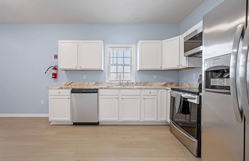 Central Business District House | Best value! Walk to downtown Worcester: Union station, hospitals, & universities